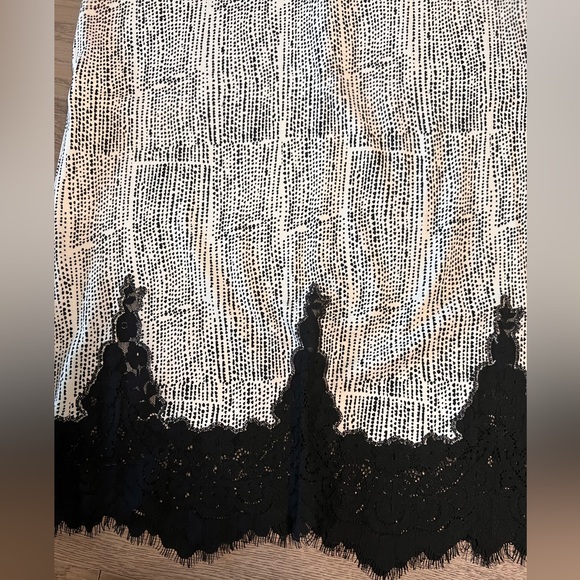 H&M skirt lace bottom - Picture 3 of 4